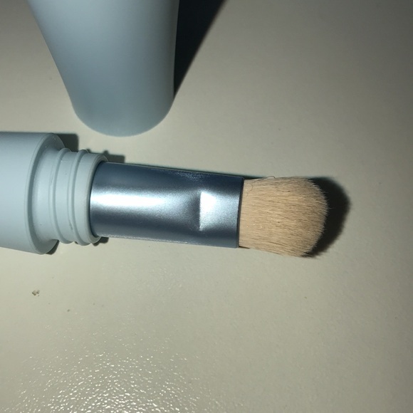 ALLEYOOP Multi-tasker 4 in 1 Makeup Brush - Picture 6 of 7